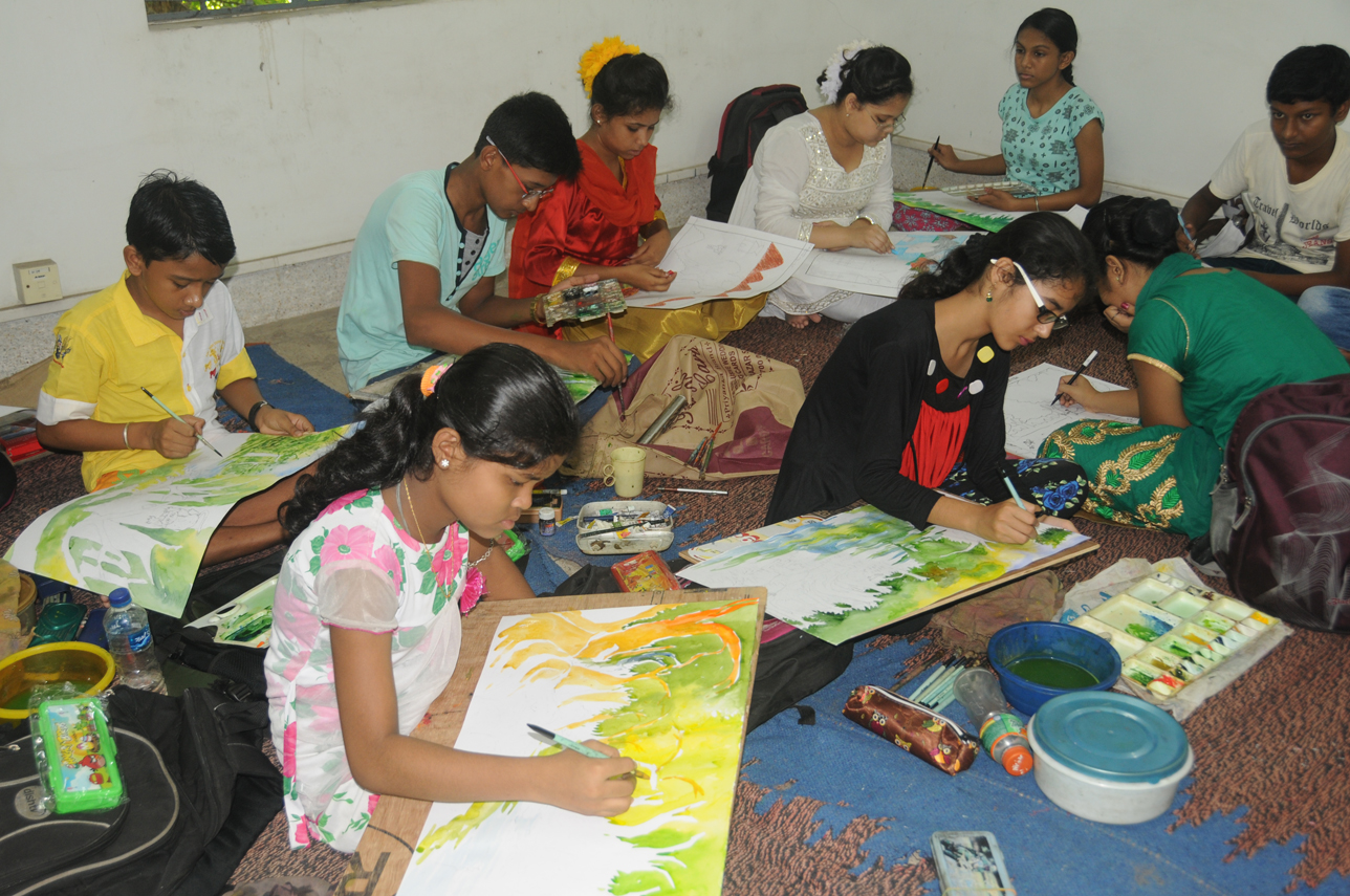 Participants in Sit & Draw competition